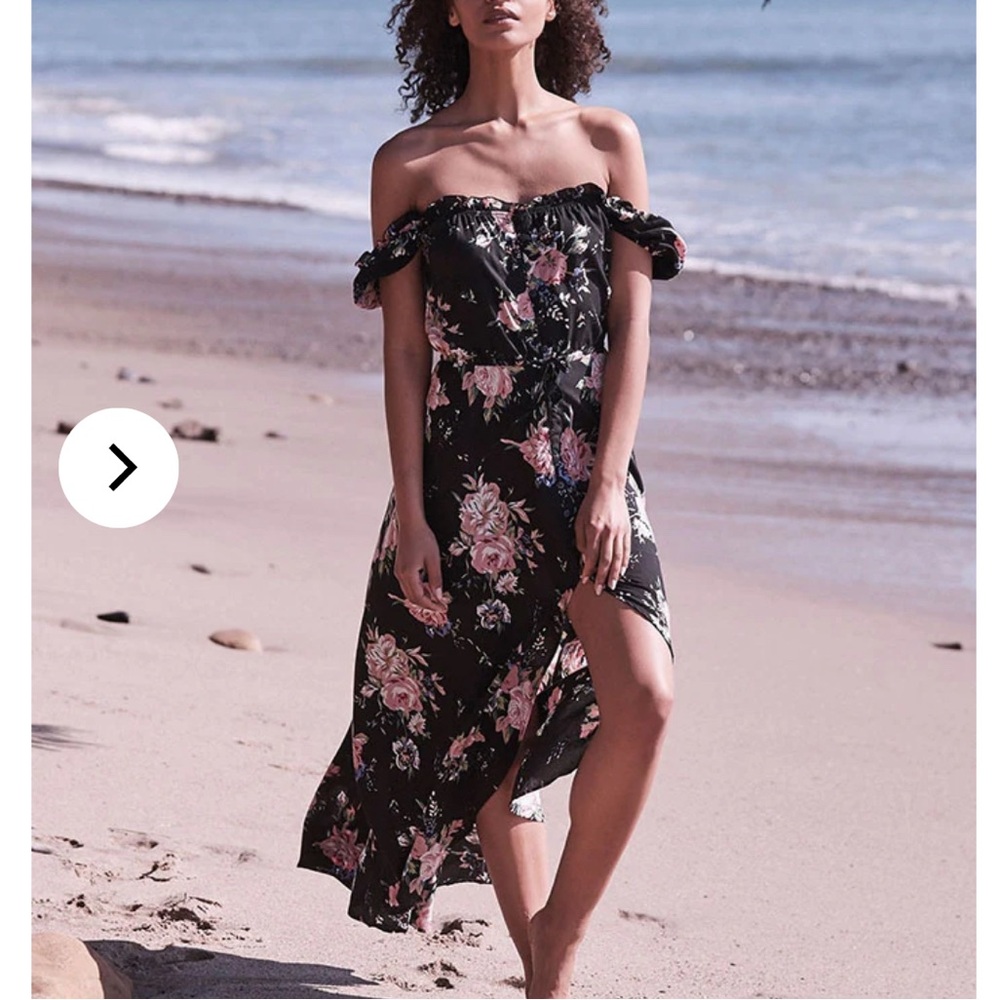 Augusta The Label size 4 (US) Leila dress On or Off-Shoulder Black floral Dress